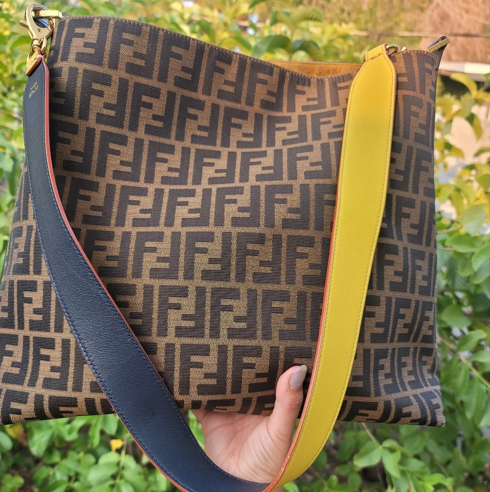 Fendi Logo Bag - Picture 16 of 16